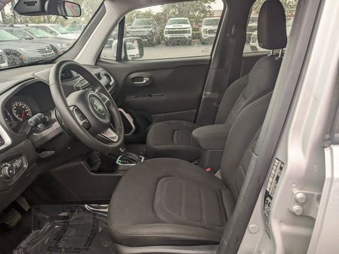 Used 2018 Jeep Renegade Latitude image 16