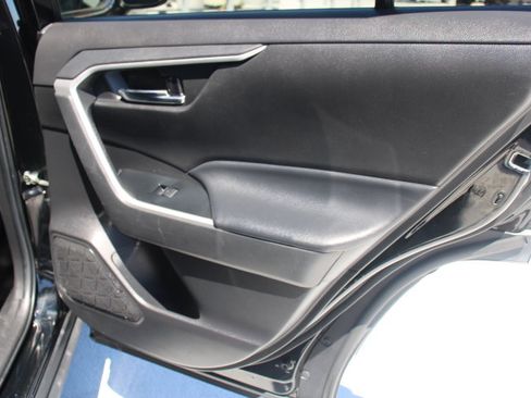 Used 2022 Toyota RAV4 SE w/ Convenience Package AWD/4WD image 17