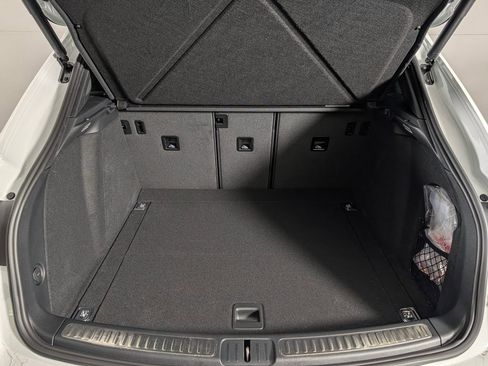 New 2026 Porsche Macan AWD/4WD image 17