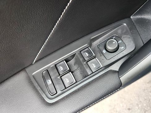 Certified 2024 Volkswagen Tiguan SE image 30