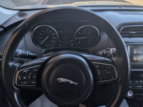 Used 2017 Jaguar F-PACE Prestige image 13