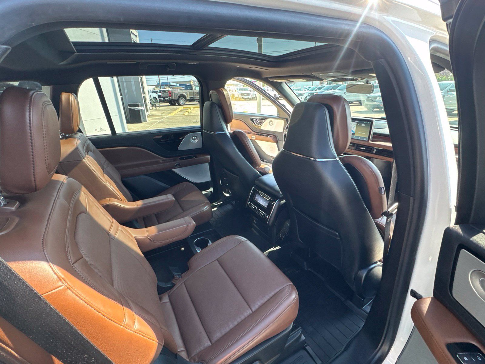 Used 2022 Lincoln Aviator Reserve w/ Equipment Group 201A AWD/4WD image 29