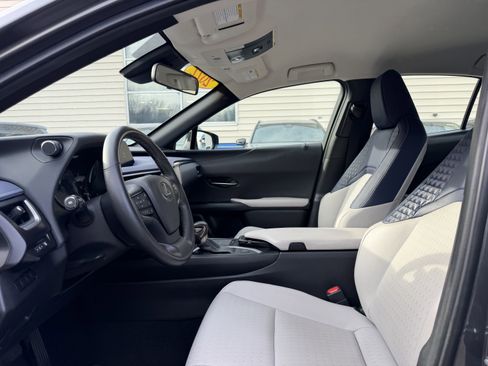 Used 2022 Lexus UX 200 image 13
