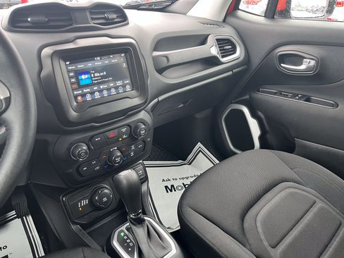 Used 2021 Jeep Renegade Latitude w/ Convenience Group AWD/4WD image 28