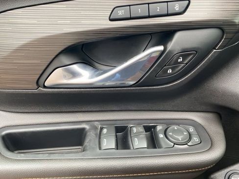 Used 2020 GMC Terrain SLT w/ Preferred Package image 17