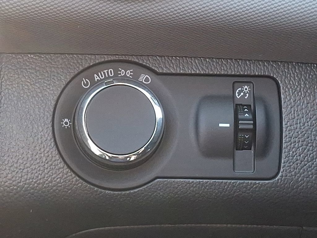 Used 2015 Chevrolet Sonic LT FWD image 23