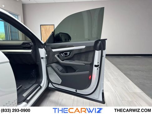 Used 2020 Lamborghini Urus image 94