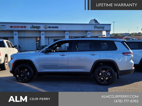 New 2025 Jeep Grand Cherokee L Altitude AWD/4WD image 3