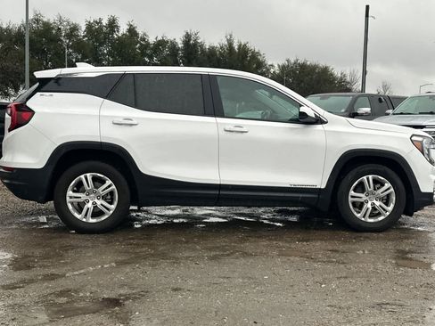 Used 2024 GMC Terrain SLE image 9