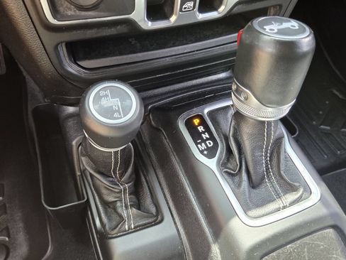 Used 2018 Jeep Wrangler Unlimited Sahara AWD/4WD image 21