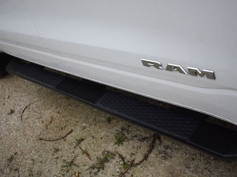 Used 2019 RAM 1500 Big Horn image 16