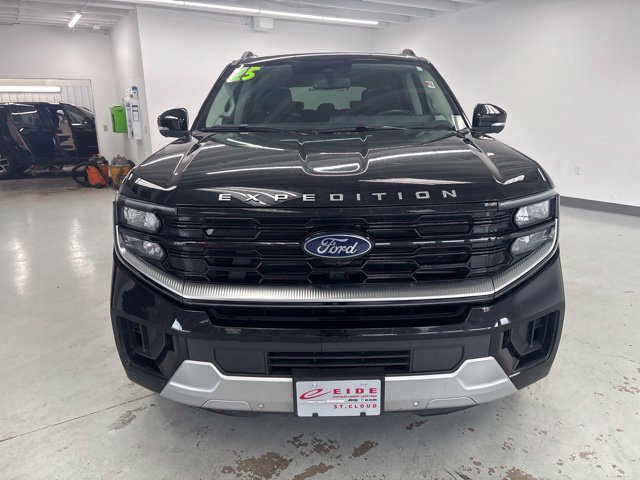 Used 2025 Ford Expedition Platinum AWD/4WD image 2