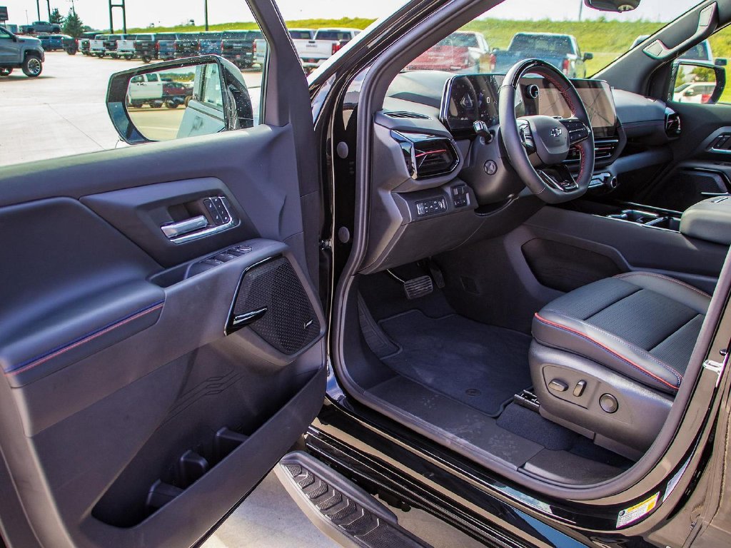 Used 2024 Chevrolet Silverado EV RST AWD/4WD image 28