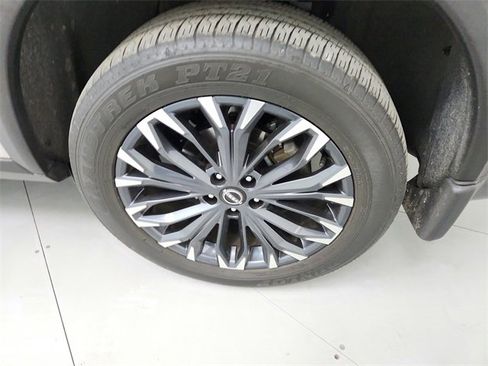 Used 2025 Nissan Rogue SL w/ Tech Package image 45