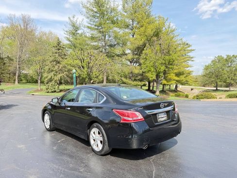 Used 2013 Nissan Altima 2.5 SL w/ Technology Pkg FWD image 4
