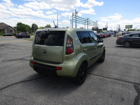Used 2011 Kia Soul + w/ Audio Pkg FWD image 8