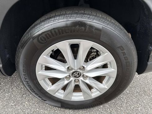 Used 2023 Toyota Corolla Cross LE image 30