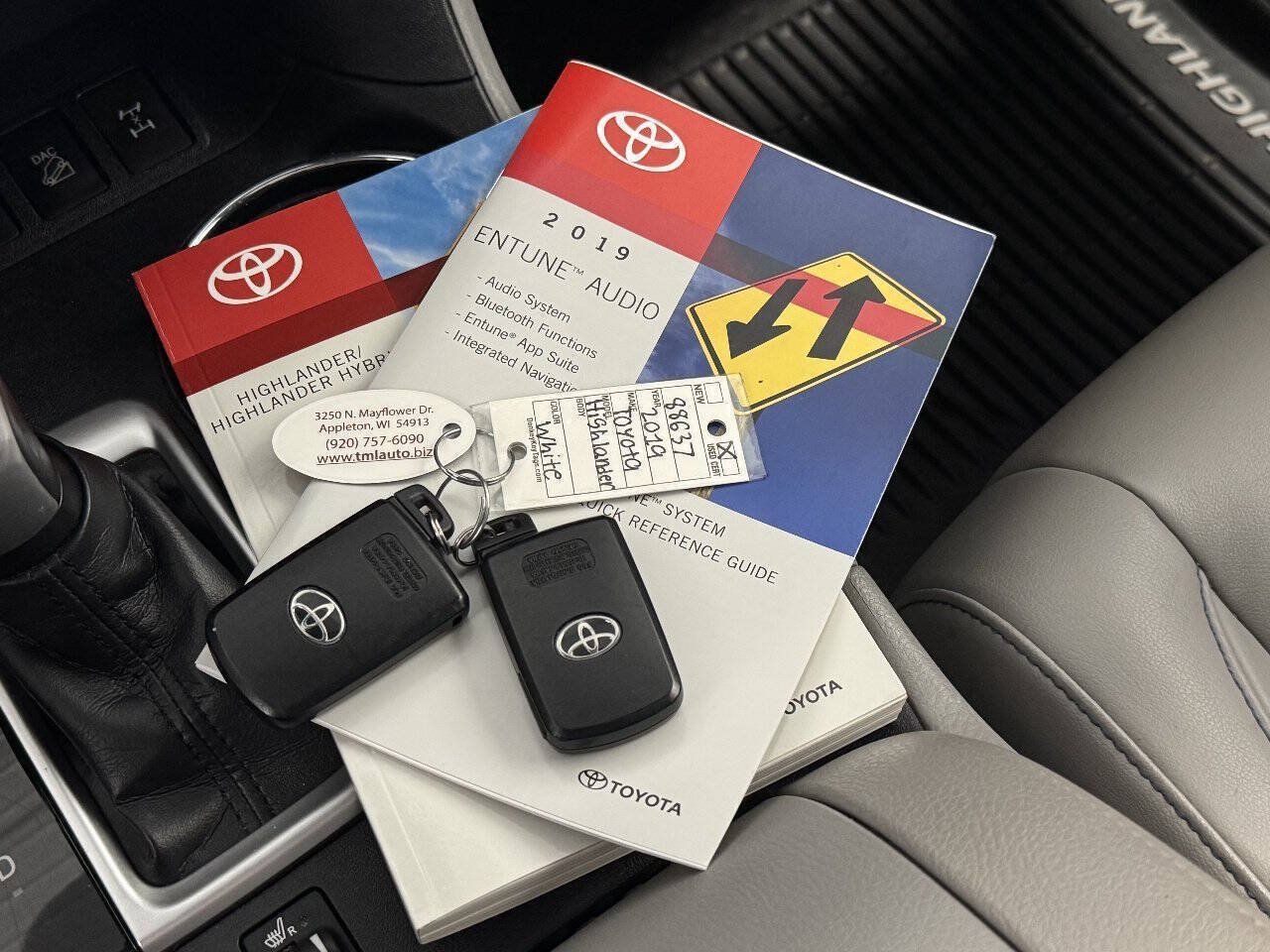 Used 2019 Toyota Highlander XLE AWD/4WD image 41