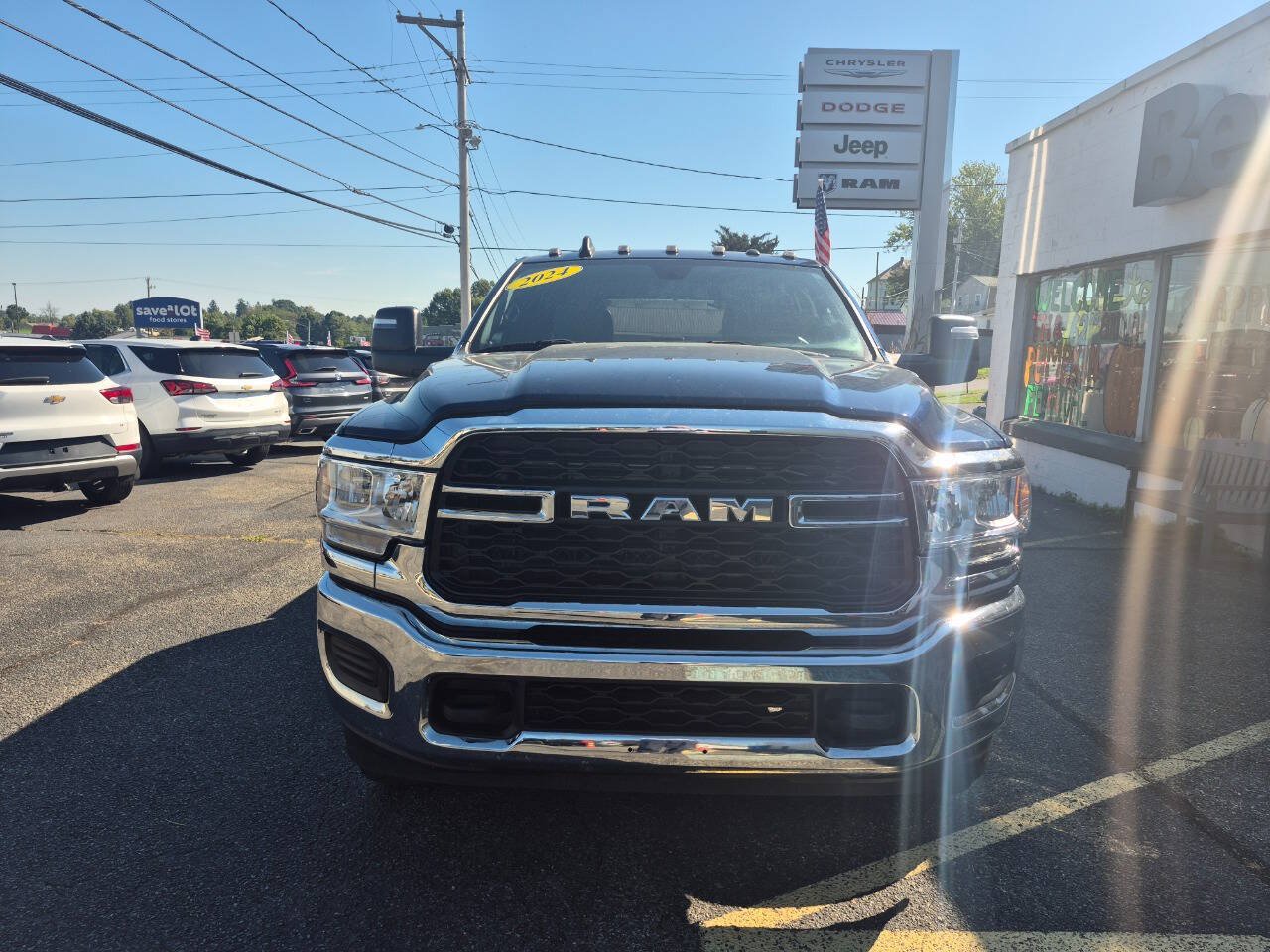 Used 2024 RAM 2500 Tradesman w/ Chrome Appearance Group AWD/4WD image 11