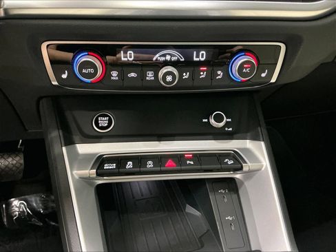 Certified 2025 Audi Q3 2.0T Premium w/ Convenience Package image 35