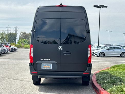 Used 2024 Mercedes-Benz eSprinter 170 Cargo image 5