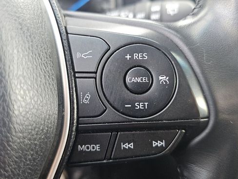 Used 2024 Toyota Venza LE AWD/4WD image 12