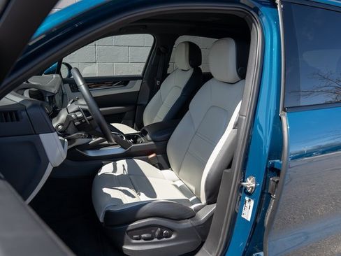 Certified 2024 Porsche Cayenne image 5