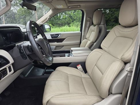 Used 2019 Lincoln Navigator Reserve AWD/4WD image 14