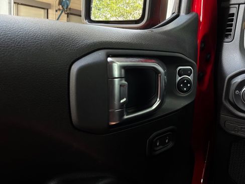 Used 2025 Jeep Wrangler Unlimited Sport AWD/4WD image 16