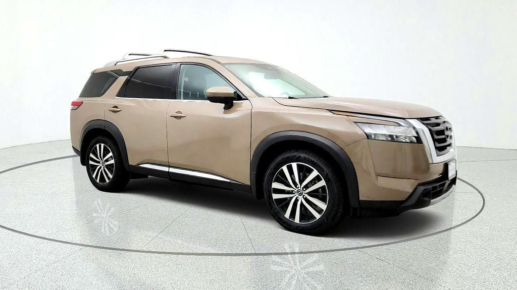Used 2023 Nissan Pathfinder Platinum AWD/4WD image 3