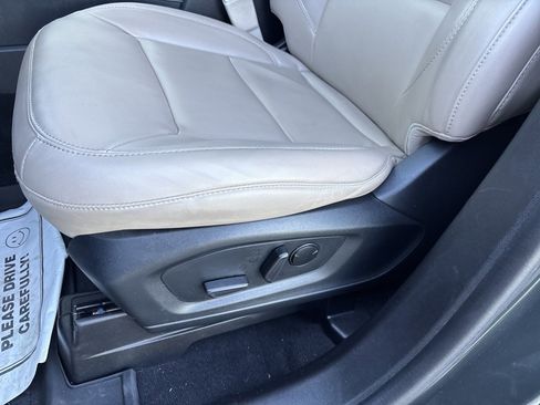 Used 2022 Ford Explorer XLT w/ Equipment Group 202A image 25