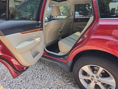 Used 2014 Subaru Outback 2.5i Limited w/ Moonroof Package AWD/4WD image 17