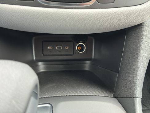 Used 2024 Chevrolet Equinox LS w/ LS Convenience Package FWD image 28