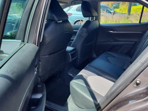 Used 2023 Toyota Camry SE FWD image 6