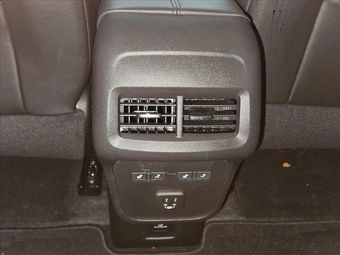 Used 2024 Chevrolet Equinox Premier FWD image 17