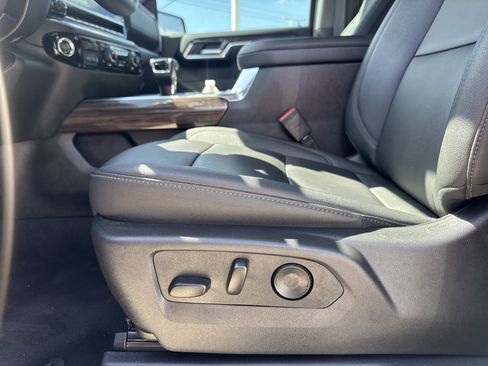 Used 2025 Chevrolet Silverado 1500 LT image 8