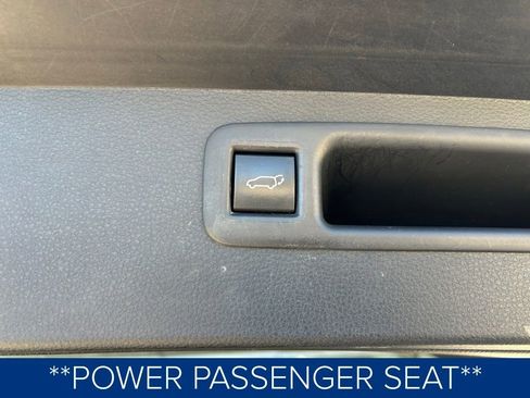 Used 2023 Toyota Highlander XLE image 9