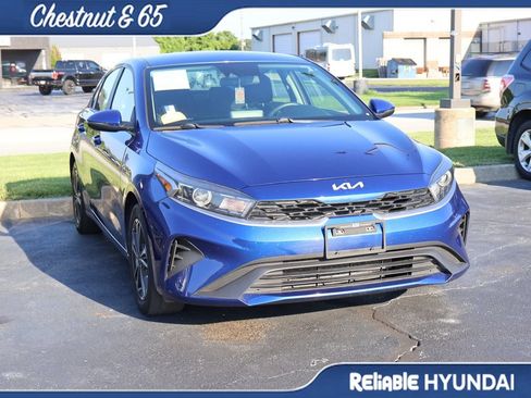 Used 2023 Kia Forte LXS w/ LXS Technology Package FWD image 3