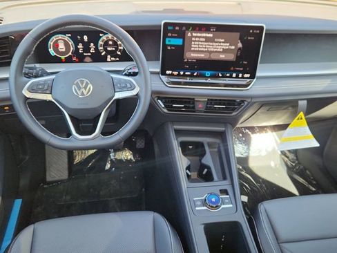 New 2026 Volkswagen Tiguan SE image 9