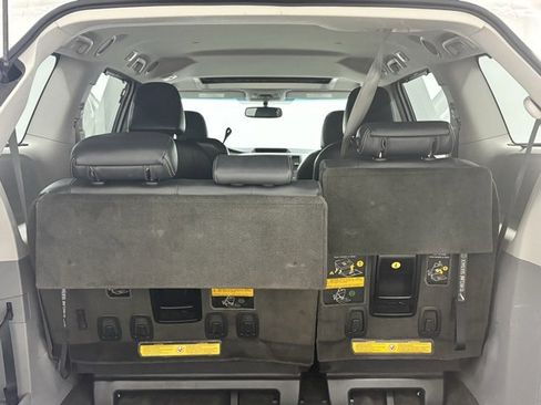 Used 2012 Toyota Sienna SE image 9