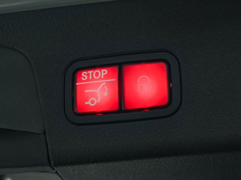 Used 2025 Mercedes-Benz GLS 450 4MATIC image 9