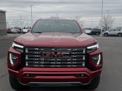 Used 2025 GMC Canyon Denali image 3