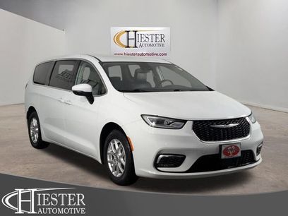 Used 2023 Chrysler Pacifica Touring-L