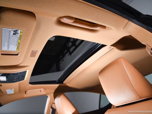 Used 2024 Lexus ES 300h w/ Premium Package image 32