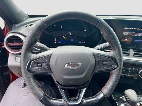 Used 2024 Chevrolet Trax RS FWD image 11