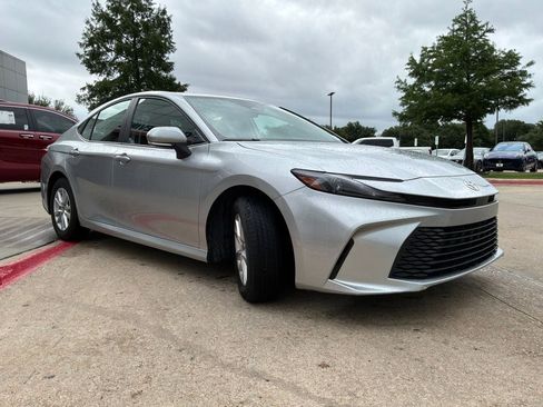 Used 2025 Toyota Camry LE FWD image 4