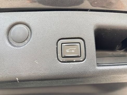 Used 2021 Chevrolet Equinox LT AWD/4WD image 23