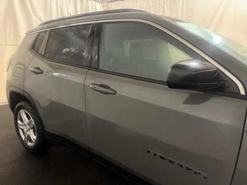 Used 2023 Jeep Compass Latitude image 11