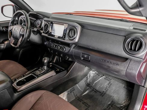 Used 2016 Toyota Tacoma TRD Sport w/ Towing Package image 13