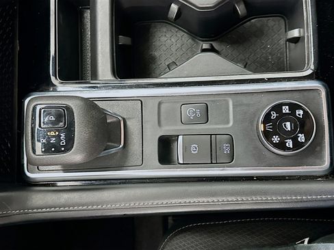 Used 2023 Nissan Pathfinder SV w/ SV Premium Package image 25